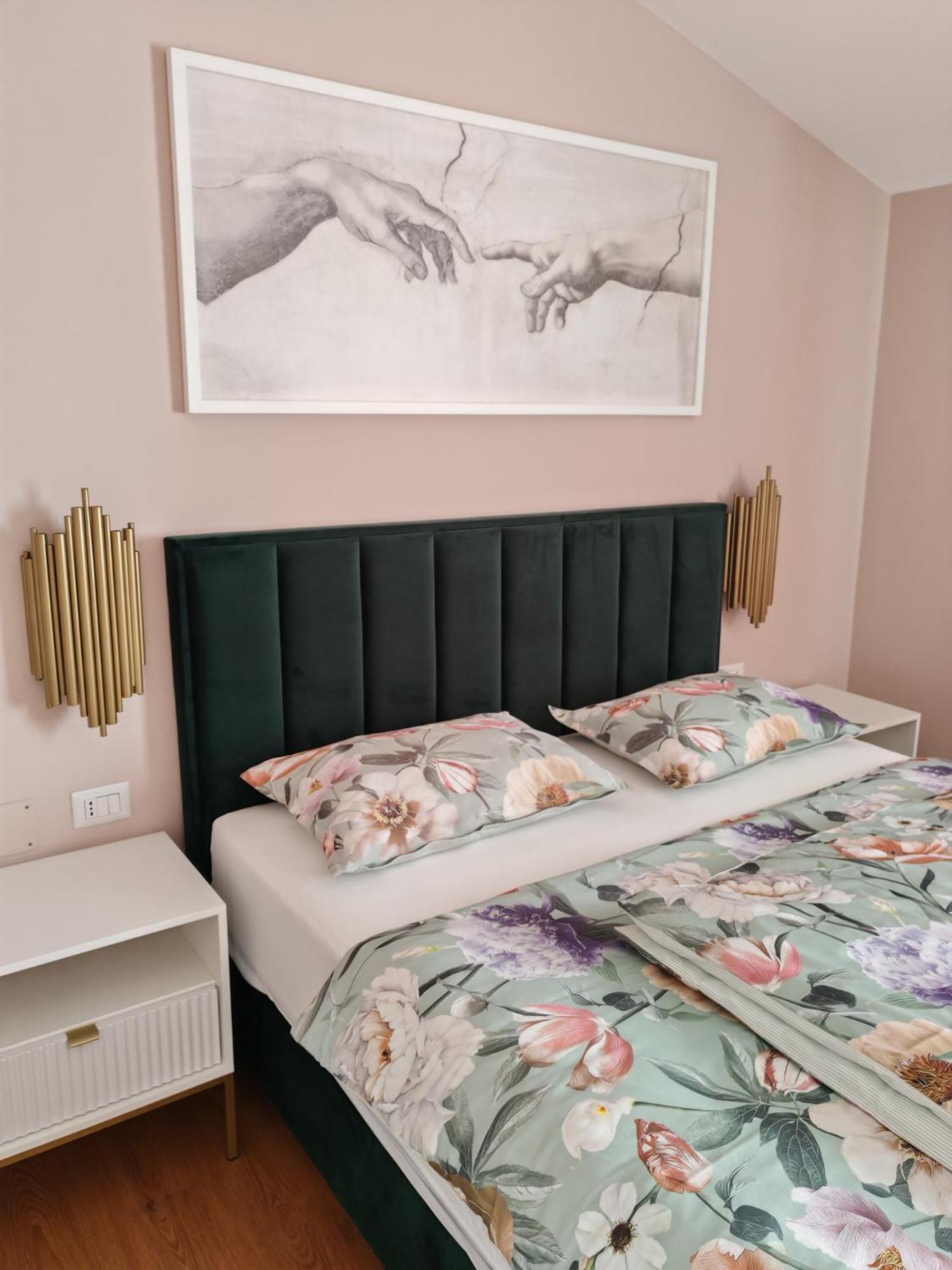 Villa "Pied-A-Terre" Residence & Spa 우마그 외부 사진