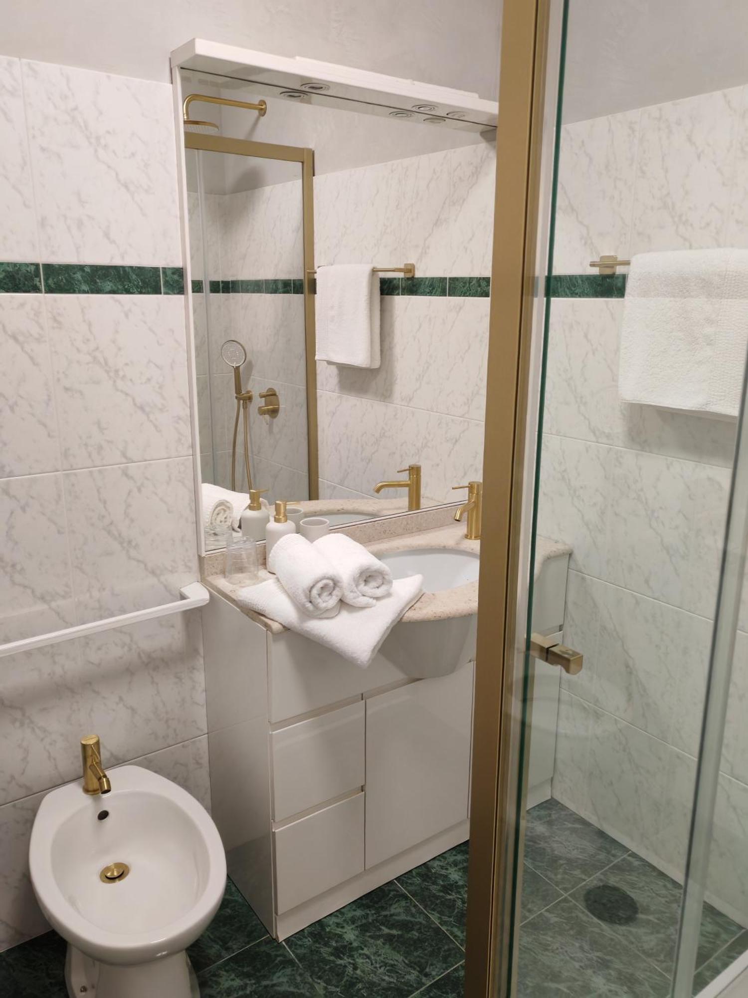 Villa "Pied-A-Terre" Residence & Spa 우마그 외부 사진