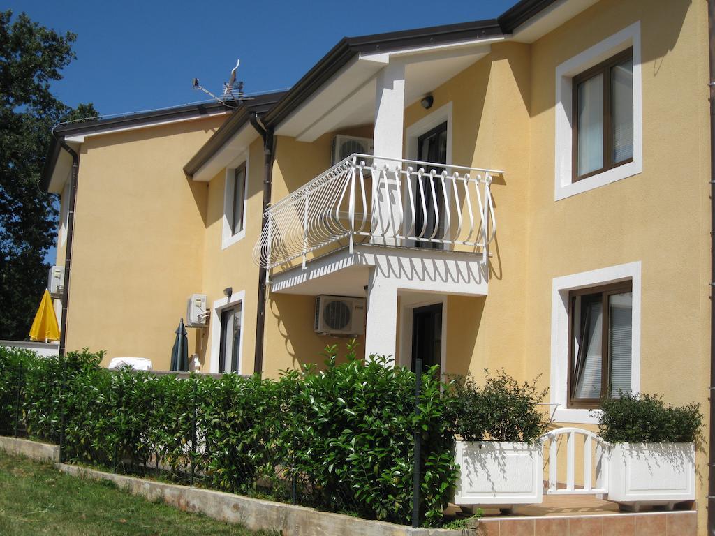 Villa "Pied-A-Terre" Residence & Spa 우마그 외부 사진
